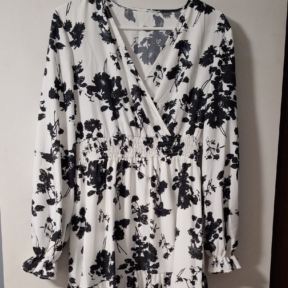 Chic Black and White Floral Maxi Dress